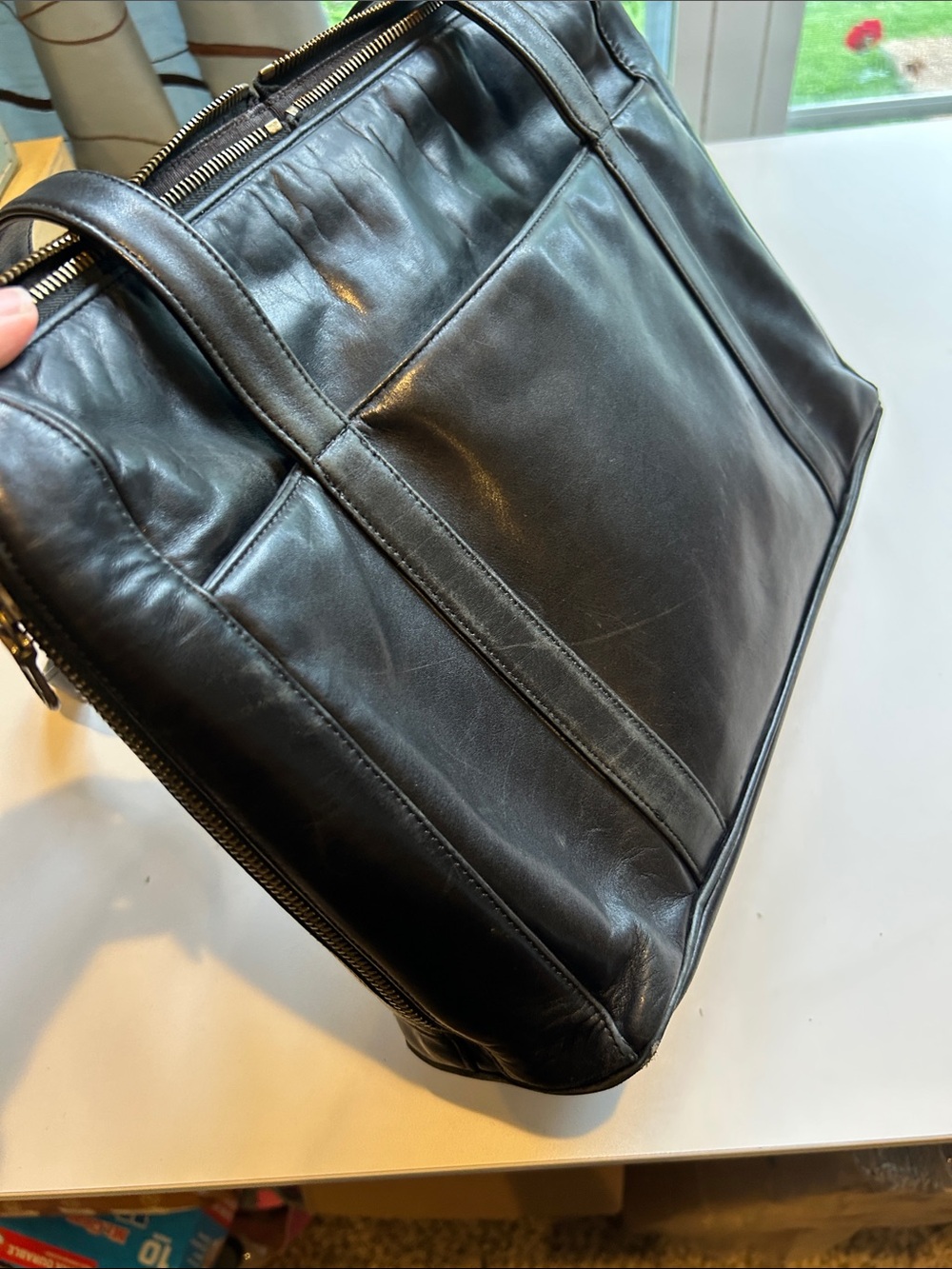 Johnny Farah Classic Black Leather travel shoulder bag organizing collegiate - Picture 3 of 11